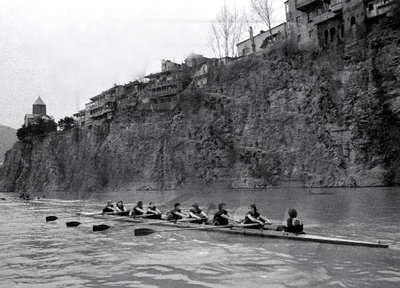 1978 г. Гребцы в лодке на реке Куре..jpg